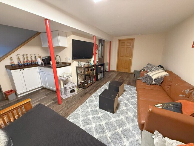 Building Photo - 1327/9 Bowen Ct.