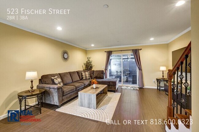 Building Photo - 523 Fischer St