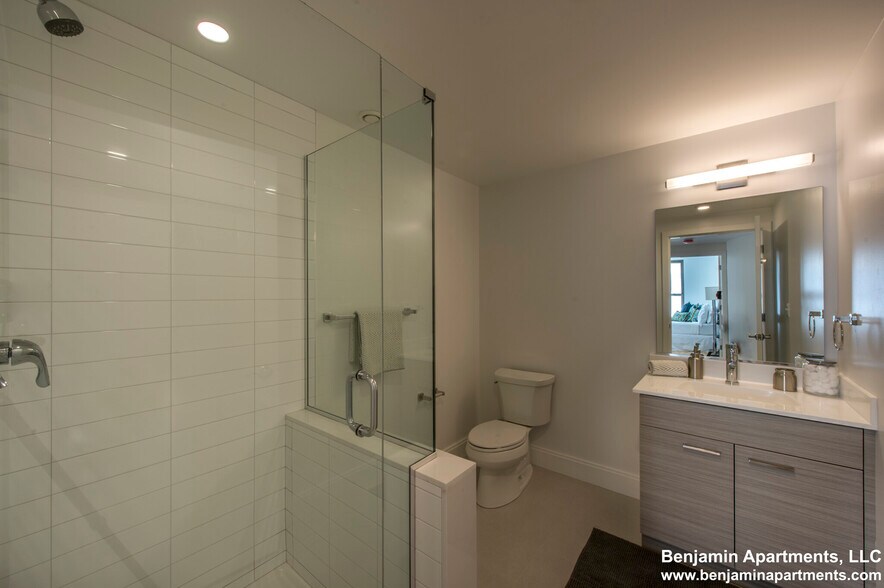 Building Photo - 95 Gardner St