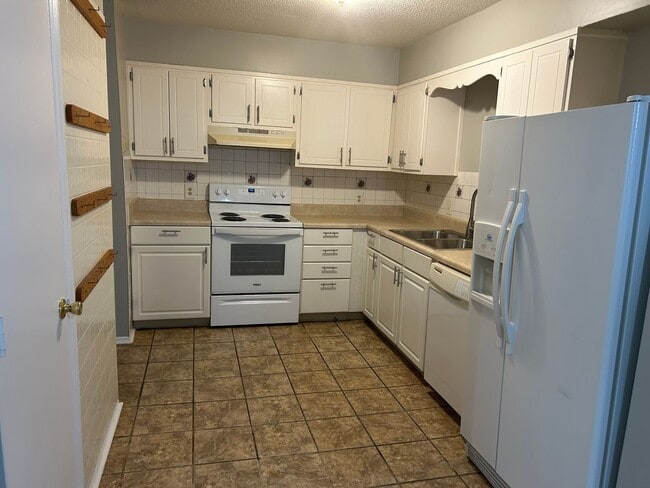 Building Photo - 5014 Flint Ridge Pl