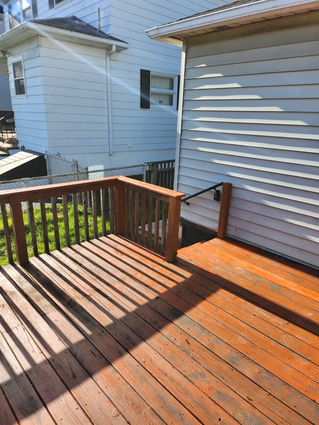 Building Photo - 648 E Scott St