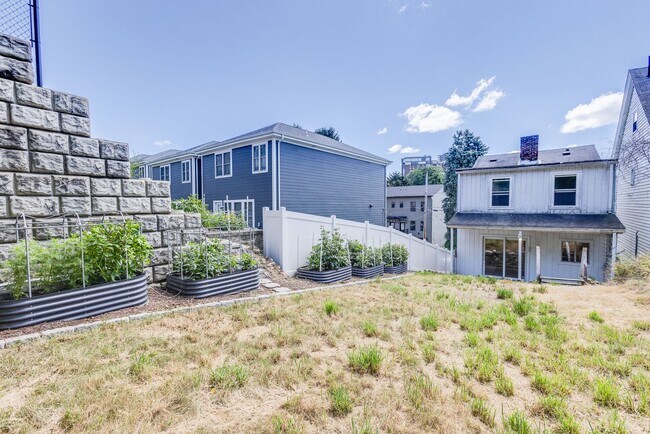 Building Photo - 224 Seward St