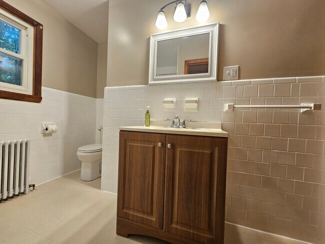 Building Photo - 139 Lisbon Rd