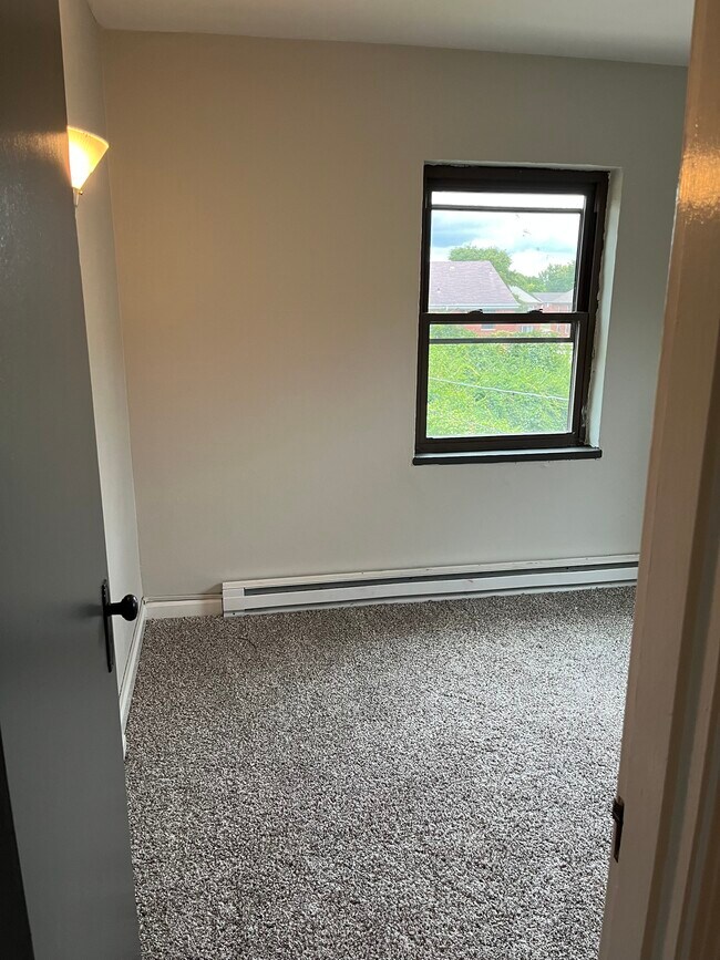 Building Photo - 539 Hadley Ave