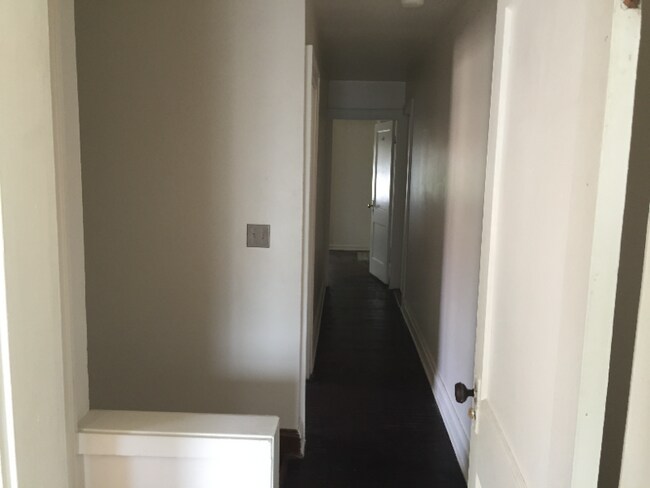 Building Photo - 57 W Lakeview Ave