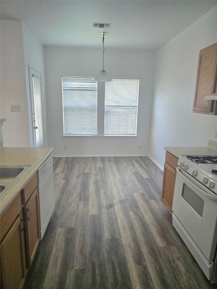 Building Photo - 2837 Southampton Way