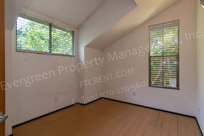 Building Photo - 318-320 W Myrtle