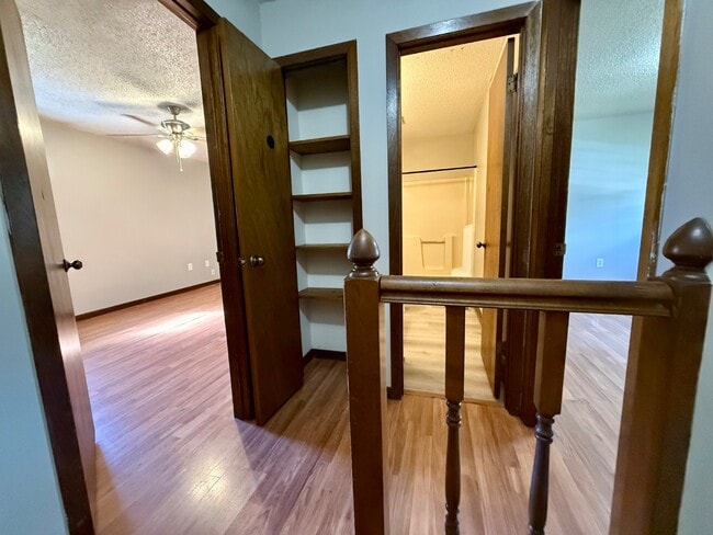 Building Photo - 153 Oakcrest Cir