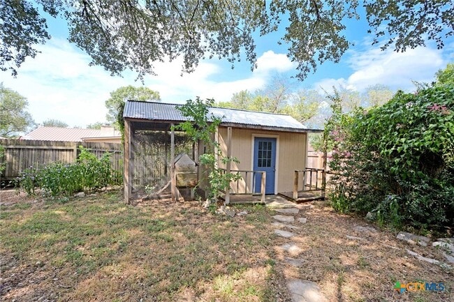 Building Photo - 1215 Clearwater Dr