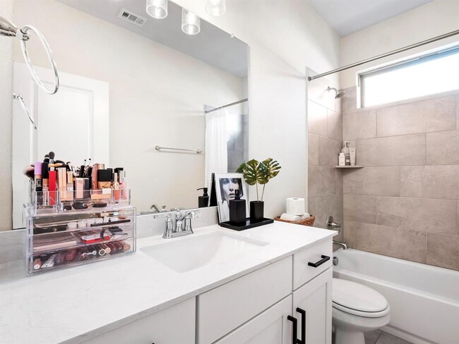 Building Photo - 2209 Santa Isabella Dr