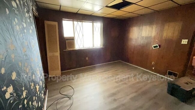 Building Photo - 121 Cutler St