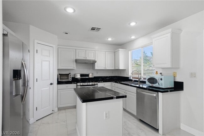 Building Photo - 9983 Canyon Peak Dr