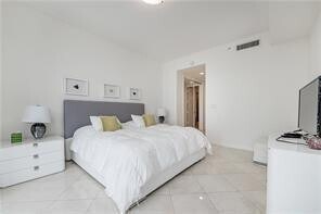 Building Photo - 18101 Collins Ave