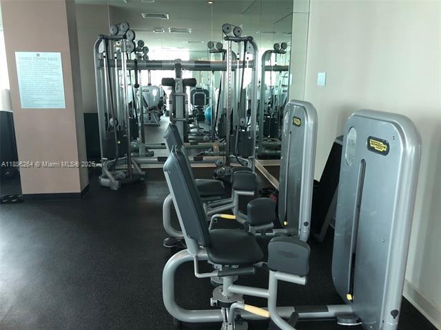 Building Photo - 900 Brickell Key Dr