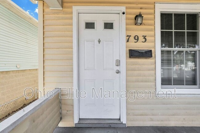 Building Photo - 793 E Starr Ave