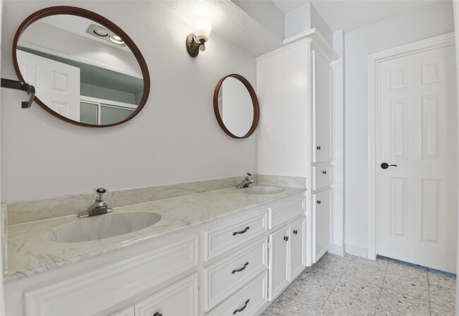 Building Photo - 3718 Wildwood Ridge Dr