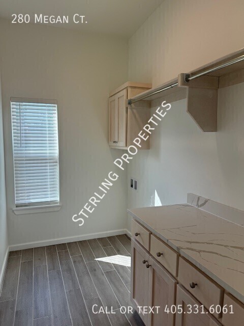 Building Photo - 280 Megan Ct