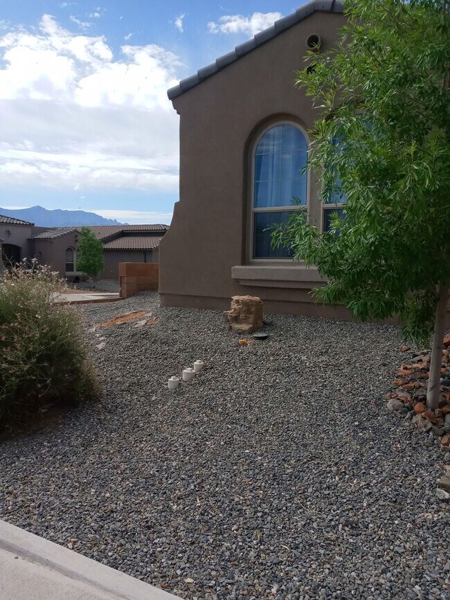 Building Photo - FOUR BEDROOM-SINGLE STORY-RIO RANCHO