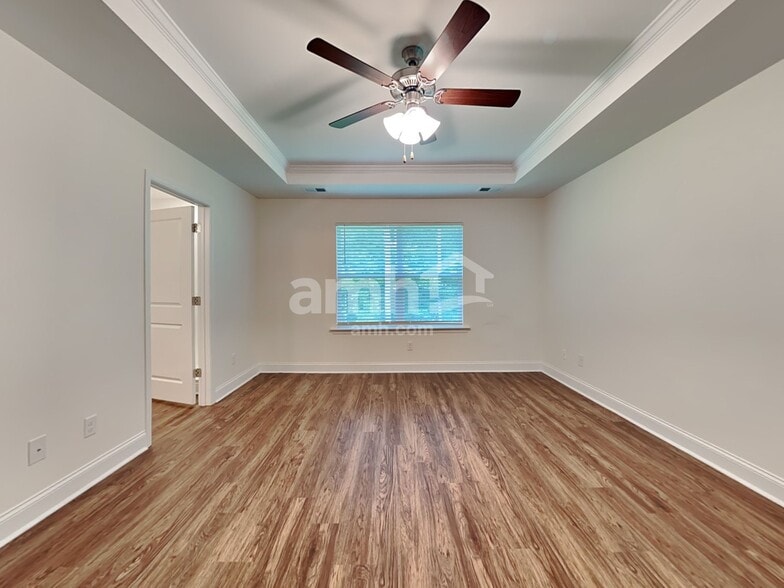 Building Photo - 418 E Main St