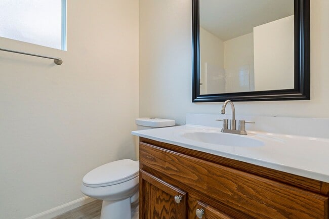 Building Photo - Great home in gated community!