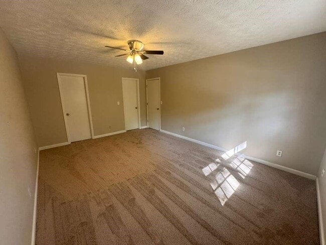 Building Photo - 348 Freshman Dr
