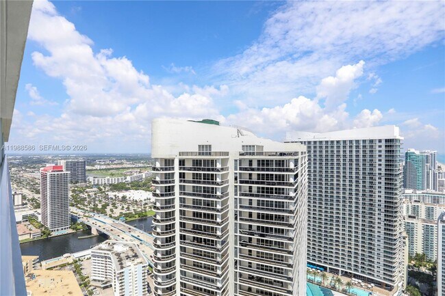 Building Photo - 1830 S Ocean Dr