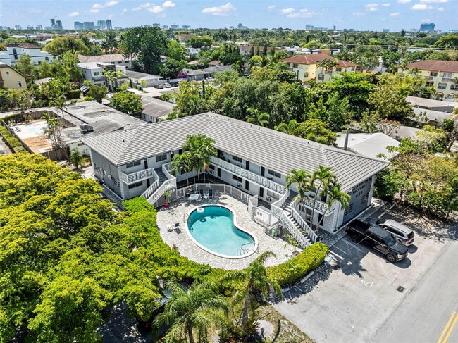 Building Photo - 640 NE 7th Ave