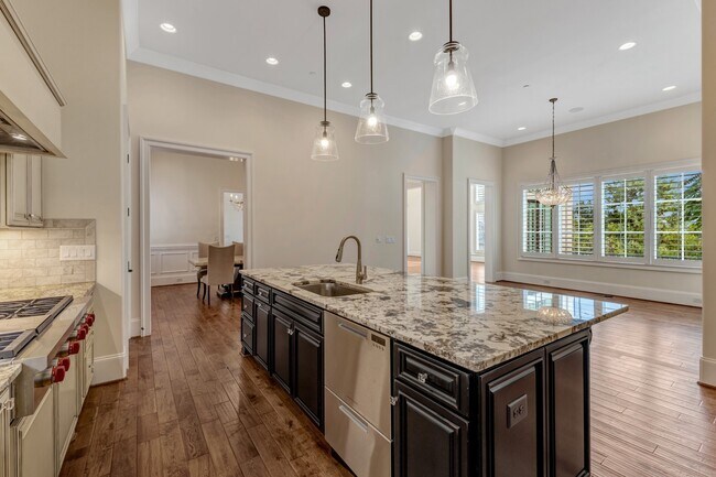 Building Photo - 5014 Mountview Pl