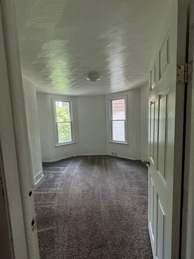 Building Photo - 35 Sherwood Ave