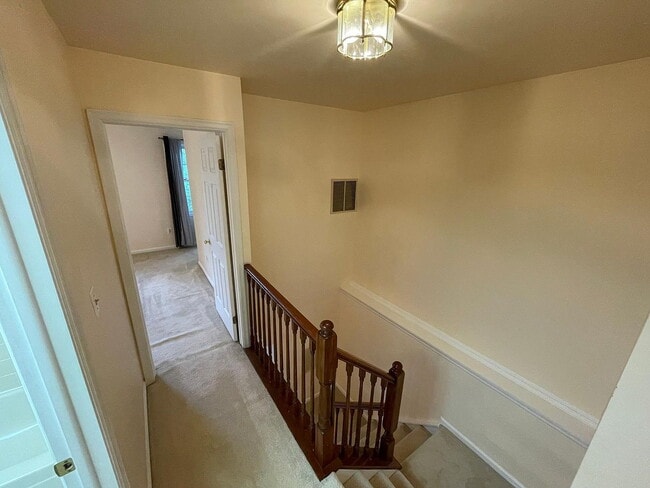 Building Photo - SINGLE FAMILY HOME.