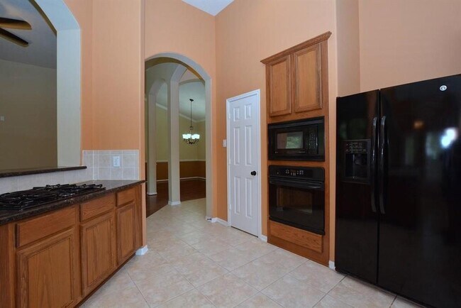 Building Photo - 1523 Stone Canyon Dr