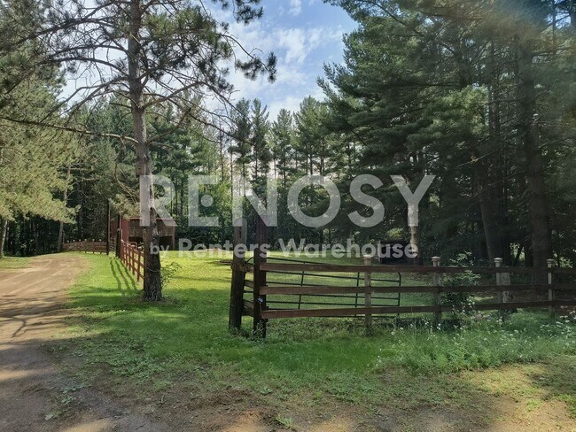 Building Photo - 3BD/2.5BA Home in Elk River Available Now!