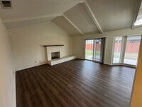 Building Photo - Reedley 3 Bedroom House