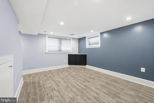 Building Photo - 2111 32nd Pl SE