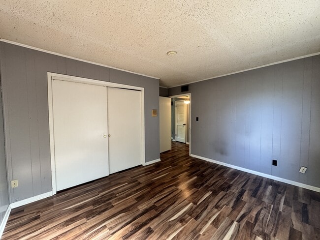 Building Photo - 203 E John Sims Pkwy