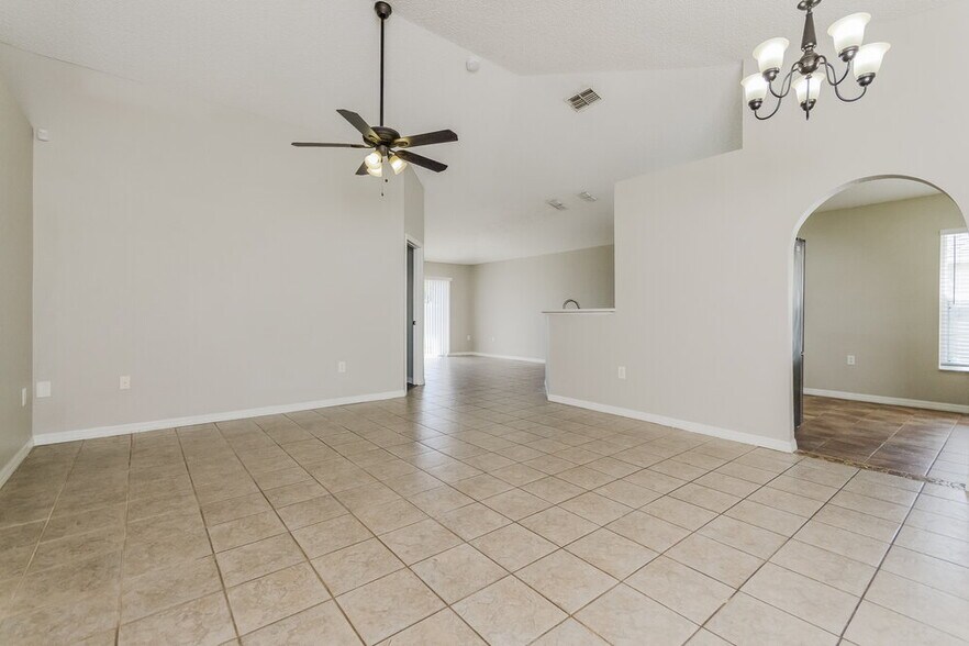Building Photo - 15922 Wilkinson Dr