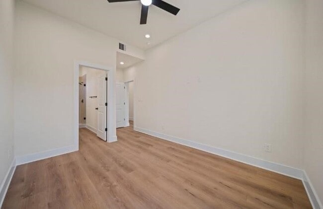 Building Photo - 236 E 39th St
