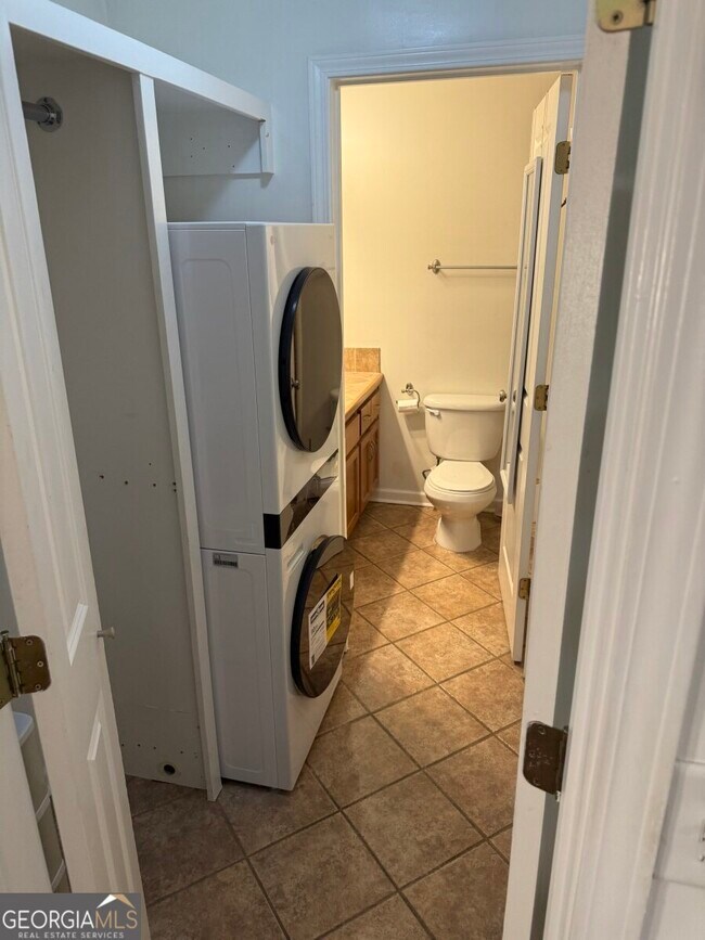 Building Photo - 655 E Campus Rd