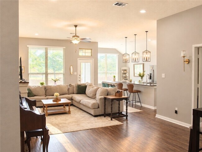 Building Photo - 4015 Dunlap Loop