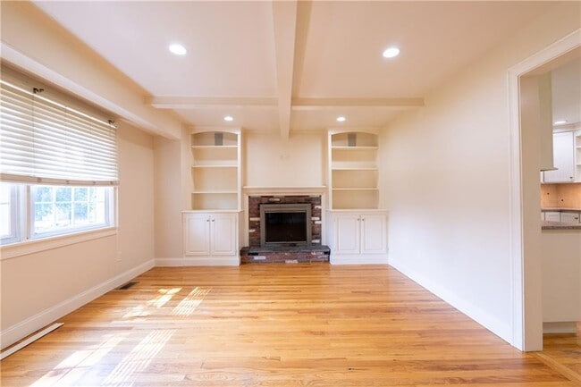 Building Photo - 48 Pleasant St