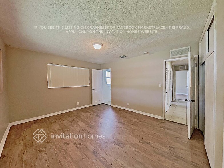 Building Photo - 1008 N Park Rd
