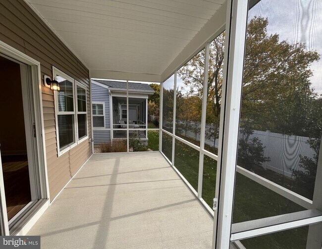 Building Photo - 33743 Catching Cv