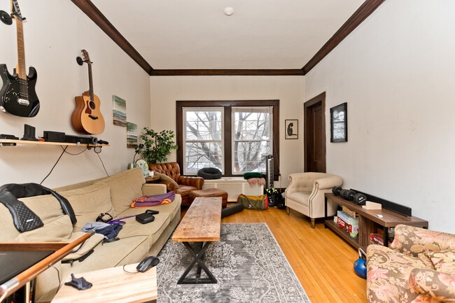 Building Photo - 1541 W Barry Ave