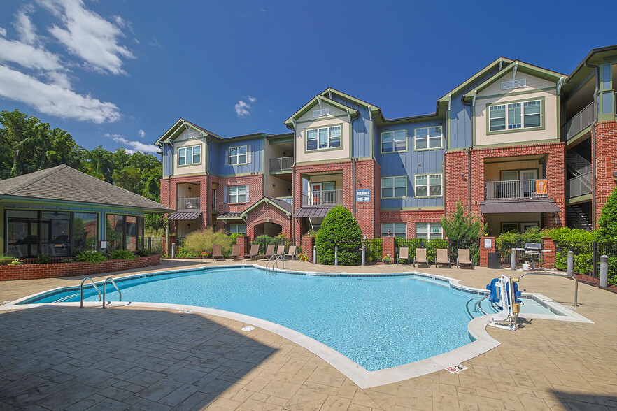 Pool Area - Rivers Edge Apartments