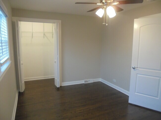 Building Photo - 7609 W 63rd Pl