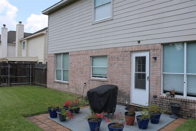 Building Photo - 7018 Crystal Dowels Dr