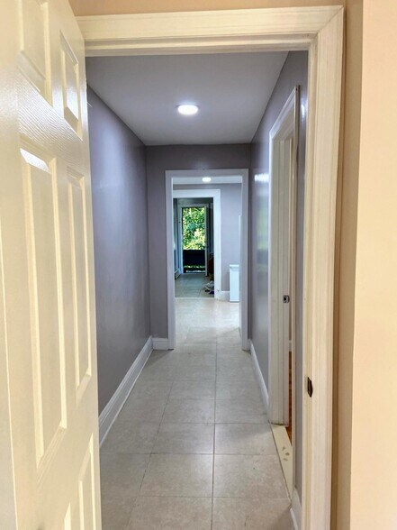 Primary Photo - 327 Stebbins Pl