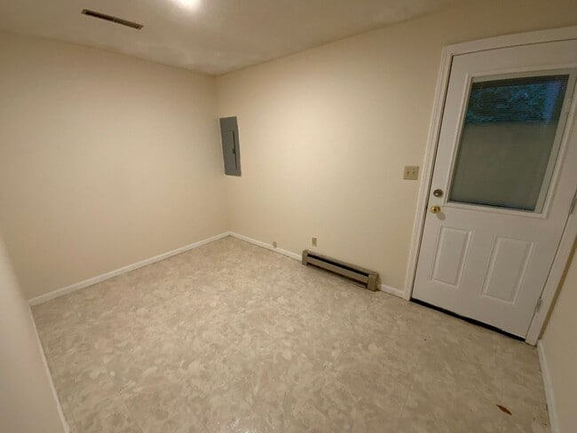 Building Photo - 207-207 Briarcrest Ct