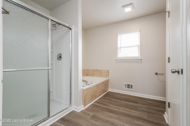 Building Photo - 10102 Spring Gate Dr