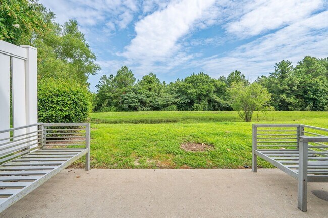 Building Photo - 2 Bedroom Townhouse in Crestview!